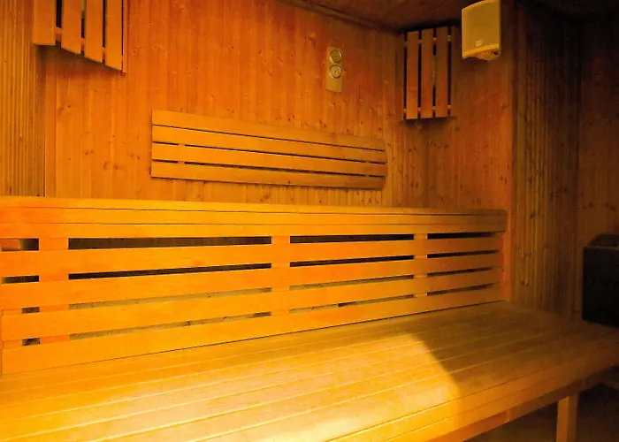 Roland House Aparthotel London